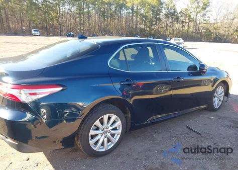 2019 Toyota Camry Le z USA, uszkodzony, nr VIN 4T1B11HK4KU247112